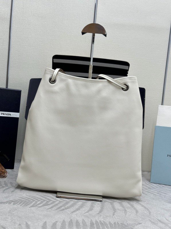 프라다 버팔로 레더 토트백