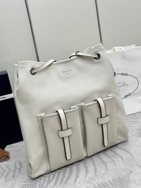 프라다 버팔로 레더 토트백