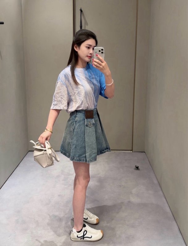 로에베 그라데이션 자수 반팔 티셔츠