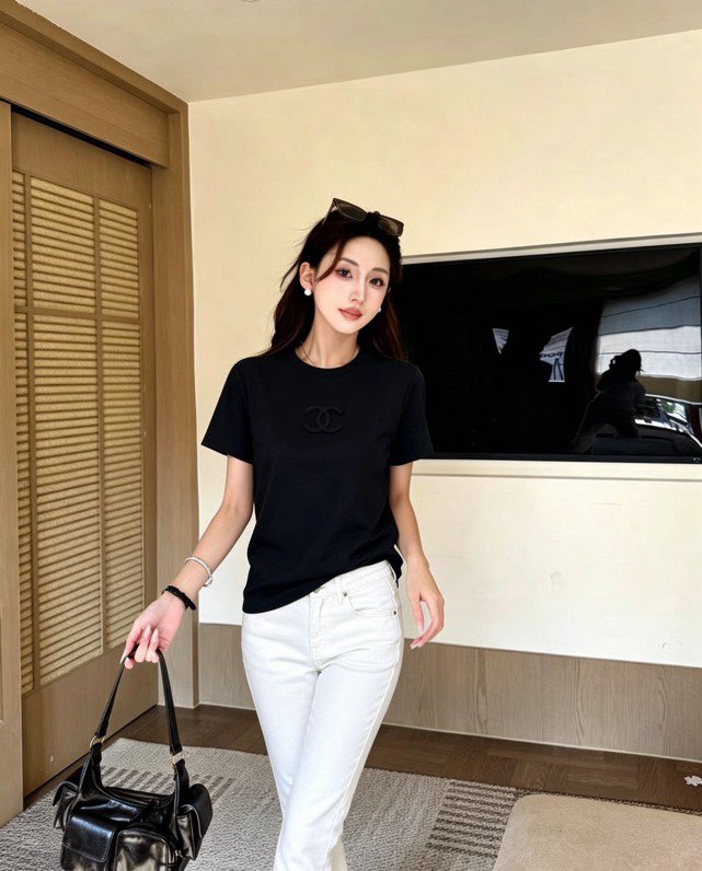 샤넬 더블C 포인트 반팔 티셔츠