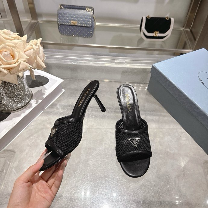 프라다 펀칭 메쉬 포인티드 뮬 힐
