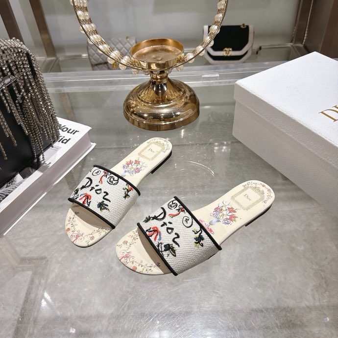 디올 CD 자수 로고 플랫·미들힐 슬리퍼