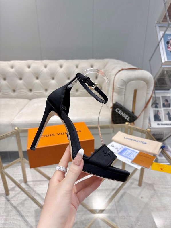 루이비통 크리스탈 비즈 플랫폼 하이힐