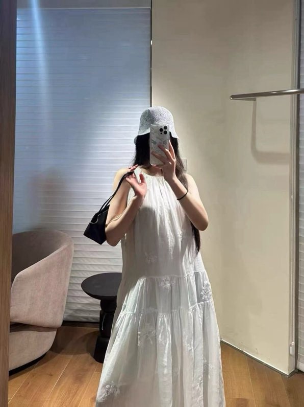 샤넬 2026SS 비즈 자수 라미 슬리브리스 롱 원피스