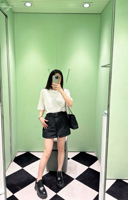 프라다 리나일론 A라인 미디 스커트