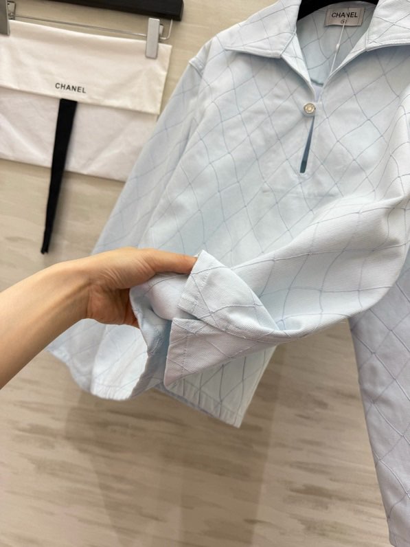 샤넬 퀼팅 하프오픈 셔츠
