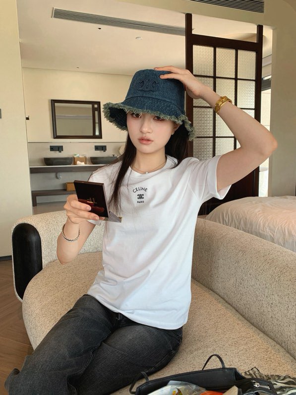 셀린느 트리옹프 자수 반팔 티셔츠