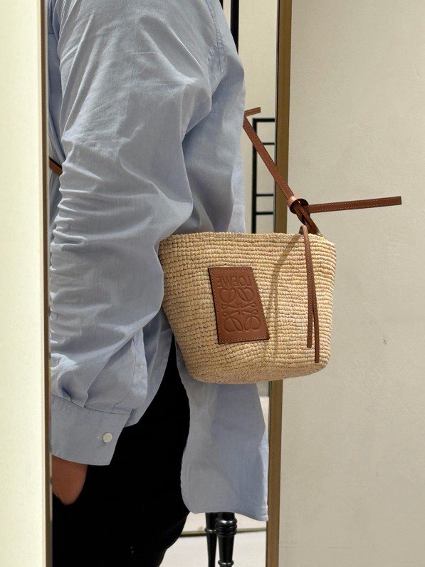 로에베 Slit Pochette 라피아 숄더백