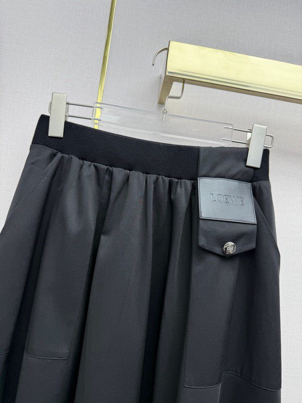 로에베 레더 패치 A라인 스커트