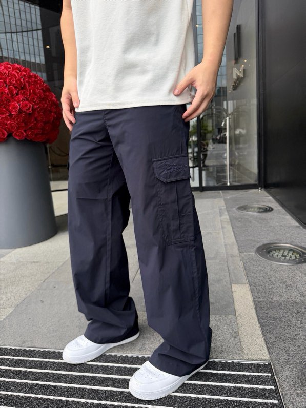 디올 로고 자수 카고 팬츠