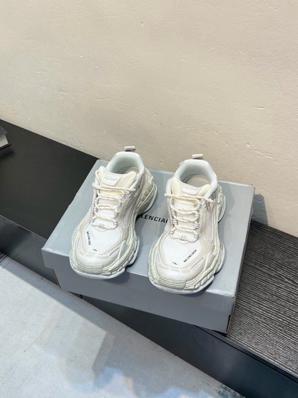 발렌시아가 Triple S 2.0 로우탑 스니커즈