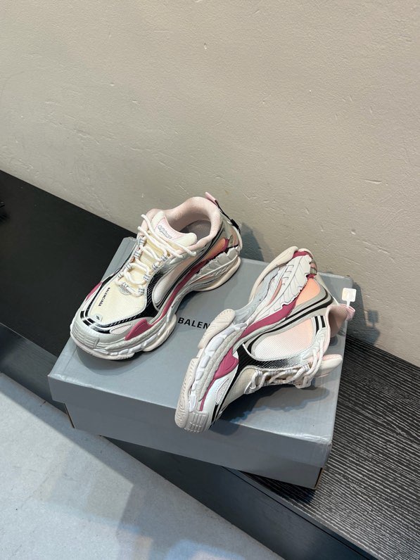 발렌시아가 Triple S 2.0 로우탑 스니커즈