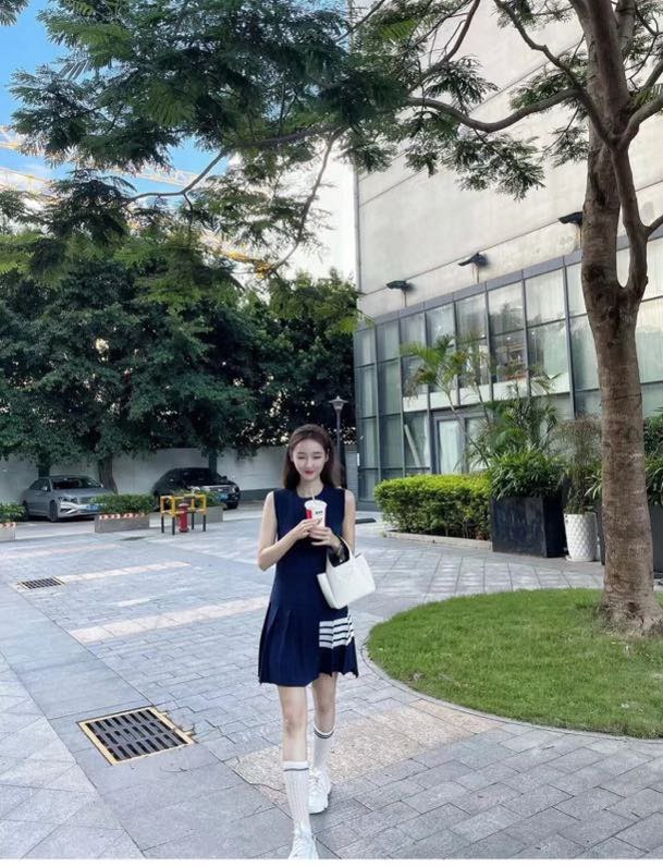 톰브라운 플리츠 민소매 원피스