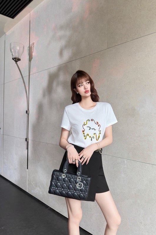 디올 그라데이션 자수 비즈 반팔 티셔츠