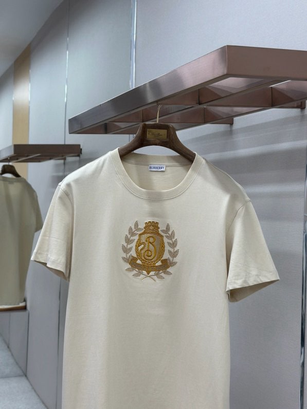 BURBERRY 버버리 금장 로고 자수 반팔 티셔츠