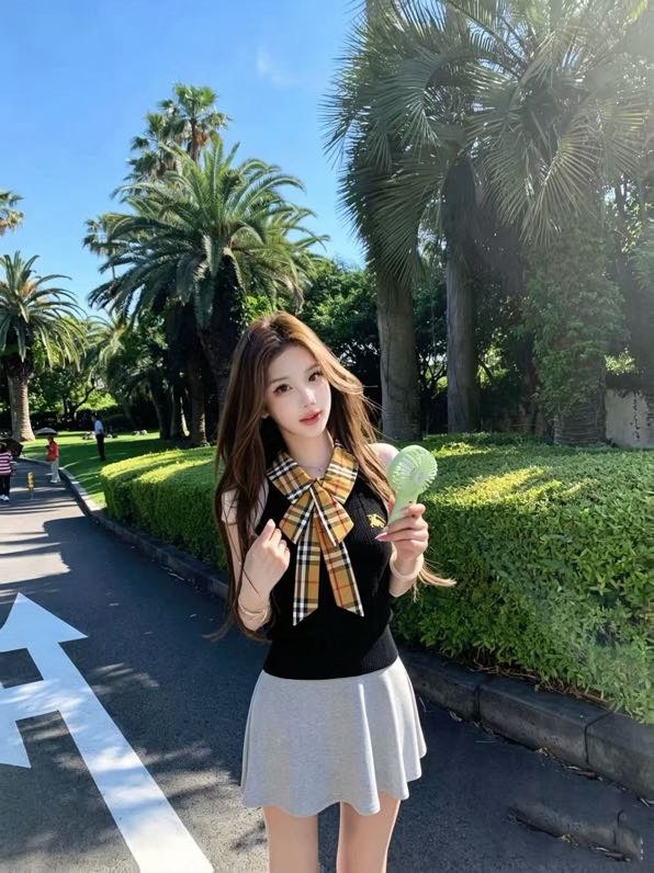 버버리 홀터넥 카라 니트 베스트