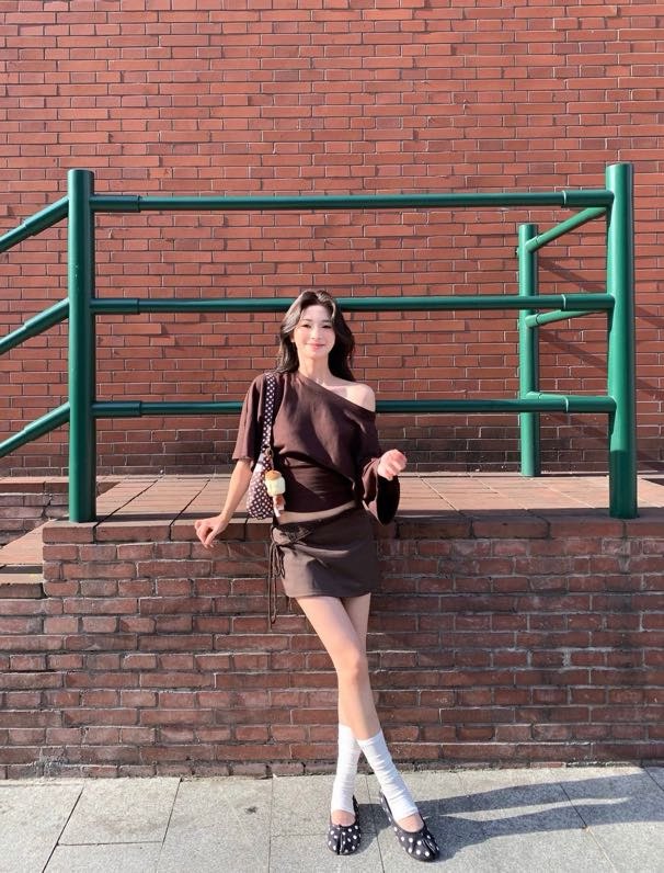 루이비통 레이스 디테일 랩 미니 스커트