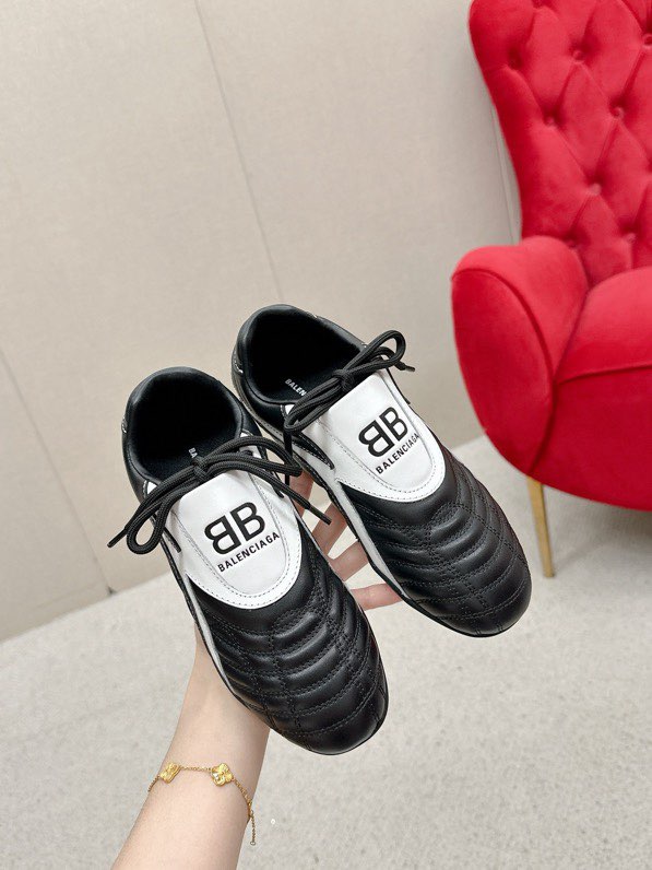 발렌시아가 더블 BB 로우탑 스니커즈