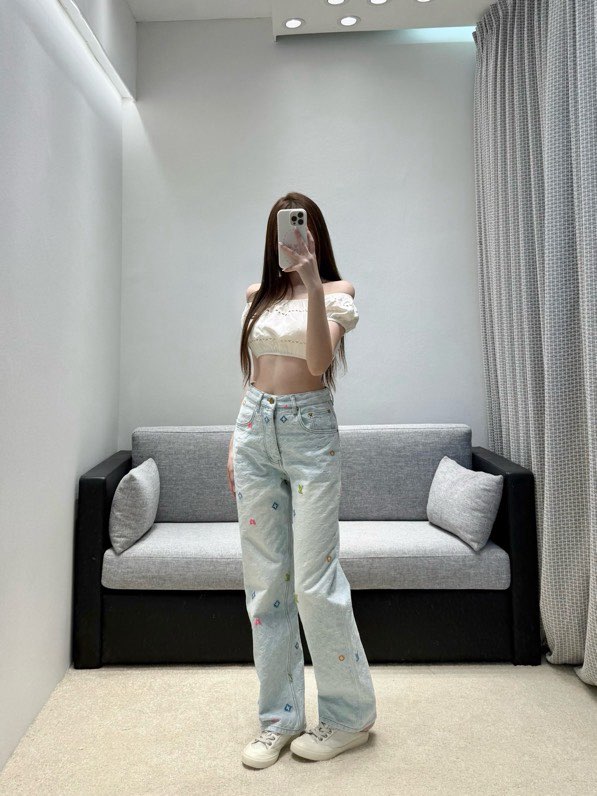 루이비통 플라워 자수 워시드 데님 팬츠