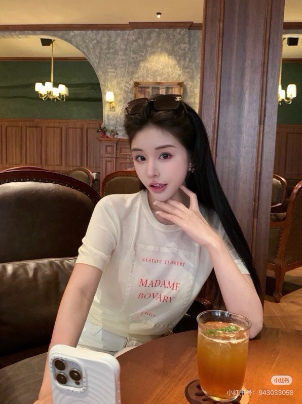 디올 Garden World 자수 니트 반팔