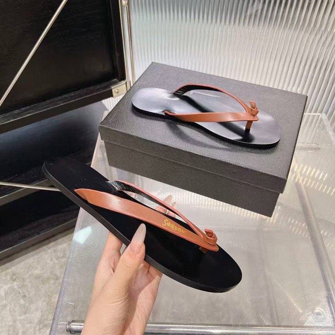 생로랑 YSL Cassandre POOL 쪼리 슬리퍼