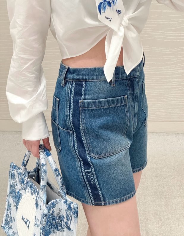 디올 2026 SS 워싱 데님 쇼츠