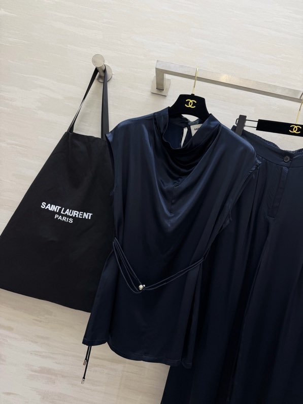 생로랑 YSL 새틴 슬리브리스 + 와이드 팬츠 세트