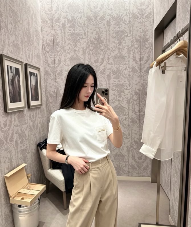 루이비통 포켓 자수 로고 반팔 티셔츠