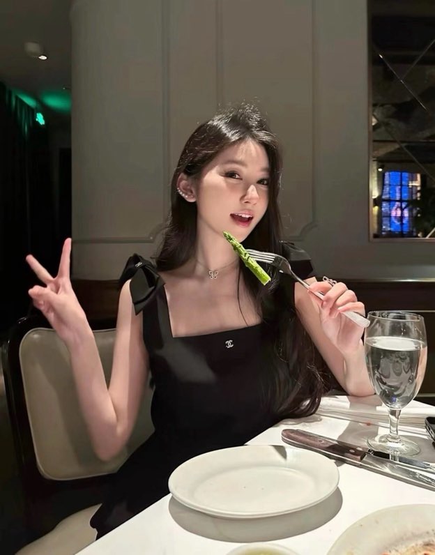 샤넬 리본 스퀘어넥 블랙 원피스