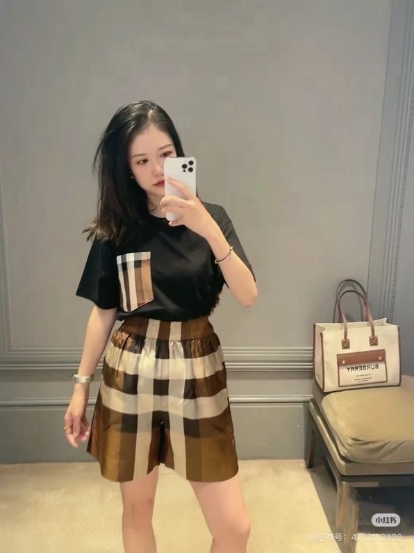 버버리 클래식 체크 숏팬츠 (여성)