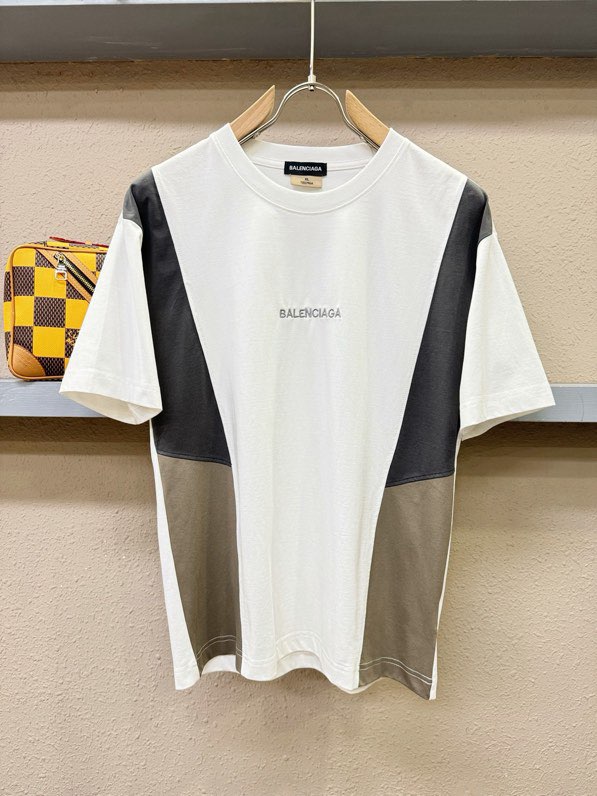 발렌시아가(Balenciaga) 2026 S/S 런웨이 그래픽 반팔 티셔츠