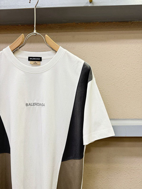 발렌시아가(Balenciaga) 2026 S/S 런웨이 그래픽 반팔 티셔츠