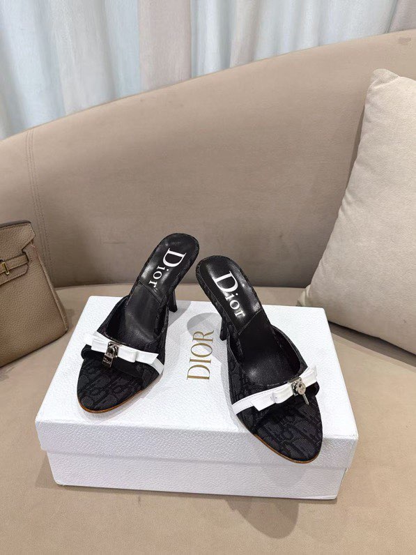 디올(Dior) 2026 S/S 빈티지 키참 하이힐 슬리퍼