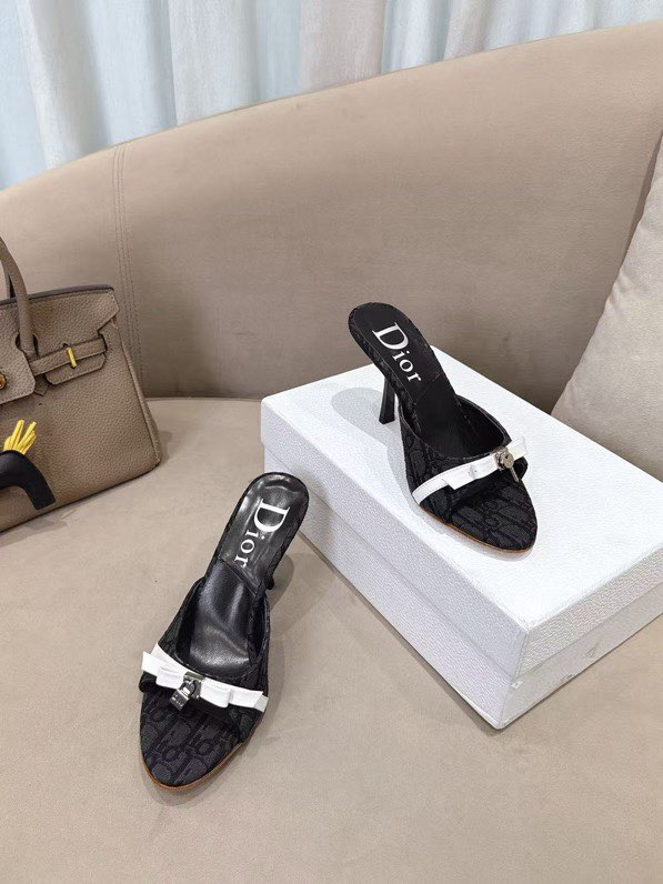디올(Dior) 2026 S/S 빈티지 키참 하이힐 슬리퍼