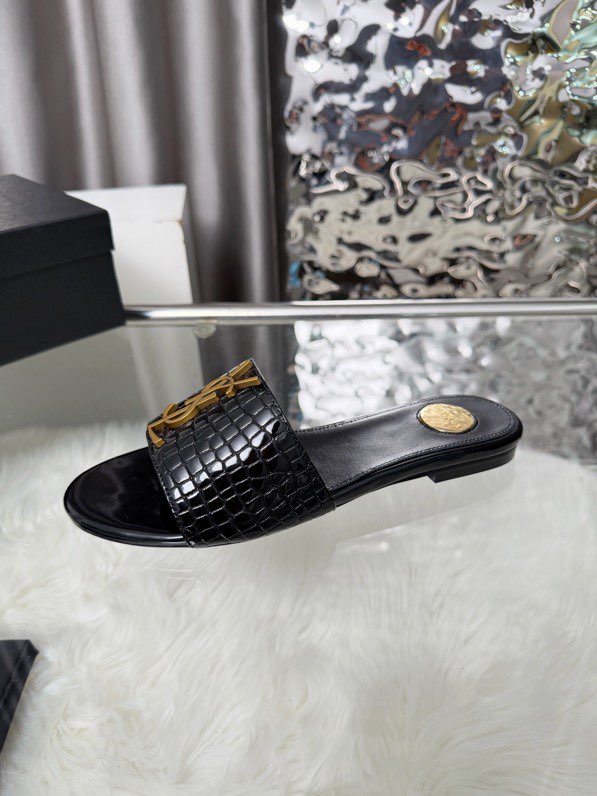 생로랑(Saint Laurent) 카산드라 로고 플랫 슬리퍼