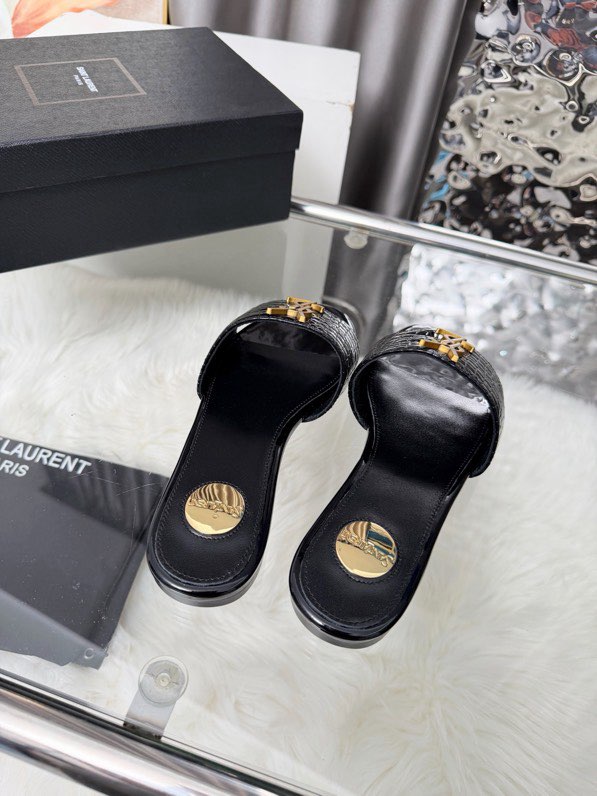 생로랑(Saint Laurent) 카산드라 로고 플랫 슬리퍼