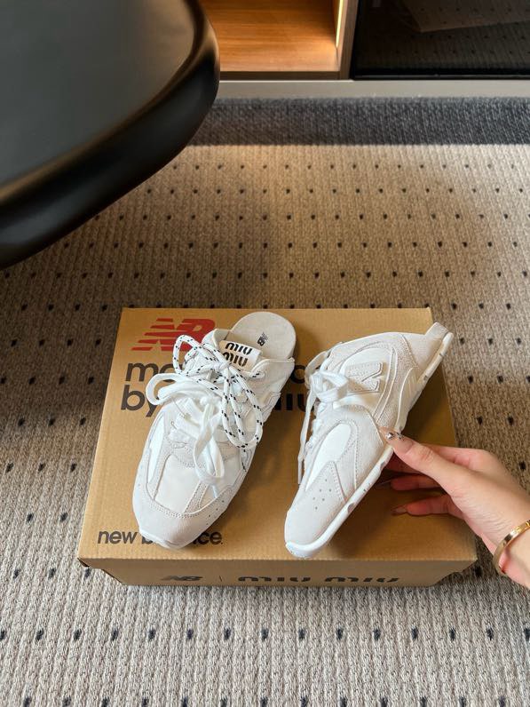 프리미엄급   뉴발란스 530 × 미우미우(New Balance 530 × Miu Miu) 레트로 뮬 스니커즈