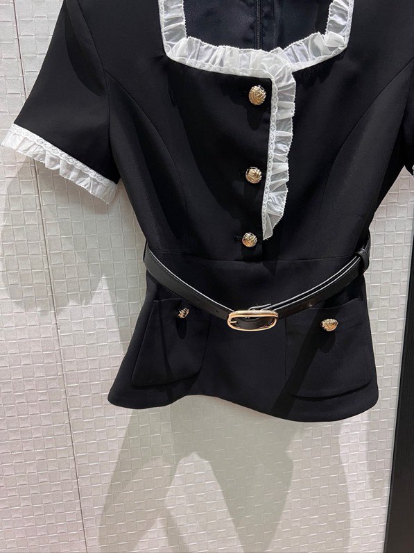 생로랑(SAINT LAURENT) 2026 신상 오간자 프릴 스퀘어넥 블라우스