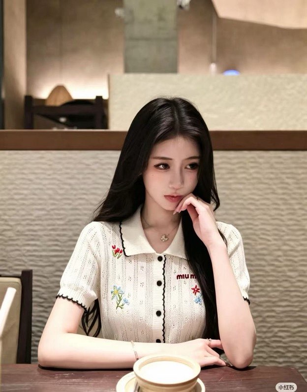 미우미우(MIU MIU) 2026 S/S 플라워 자수 반팔 니트 가디건