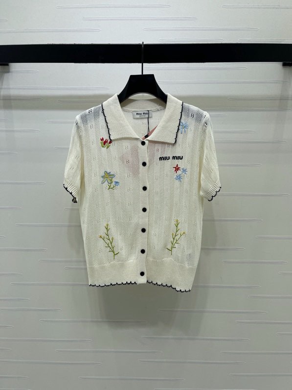 미우미우(MIU MIU) 2026 S/S 플라워 자수 반팔 니트 가디건