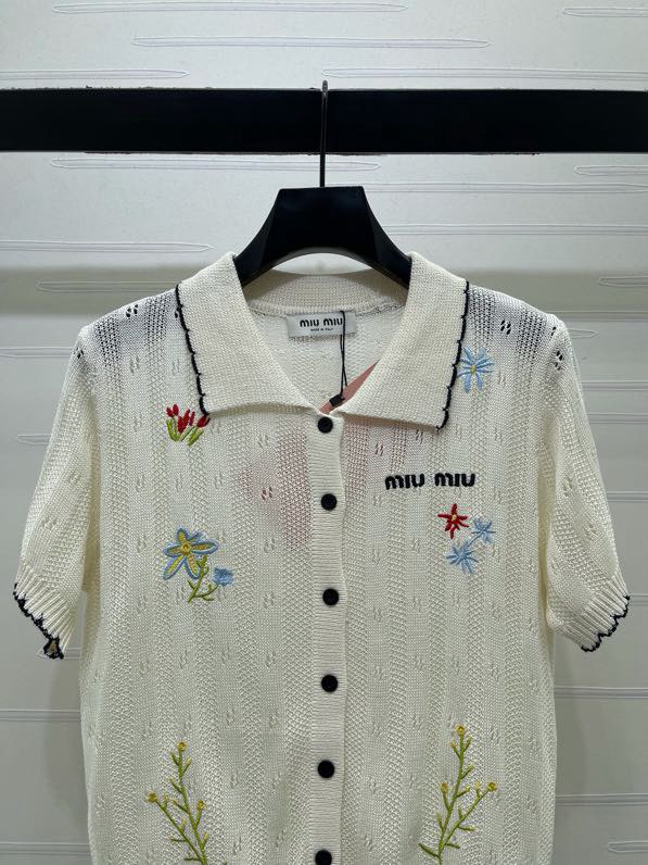 미우미우(MIU MIU) 2026 S/S 플라워 자수 반팔 니트 가디건