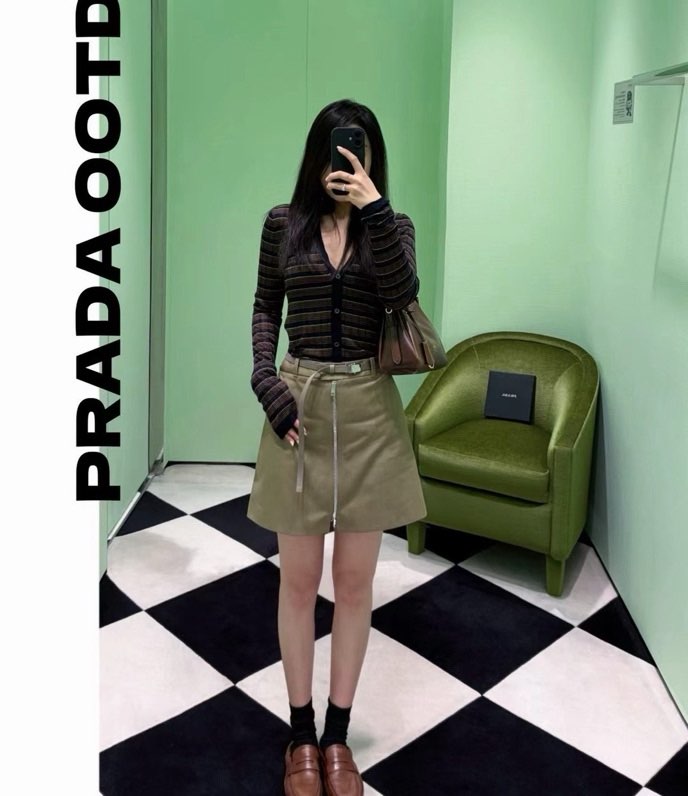 프라다(PRADA) 2026 얼리 가을 스트라이프 V넥 니트 가디건