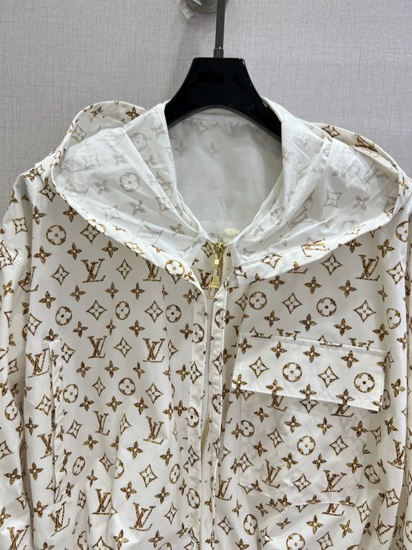 루이비통(LOUIS VUITTON) 2026 S/S 모노그램 후드 크롭 윈드브레이커