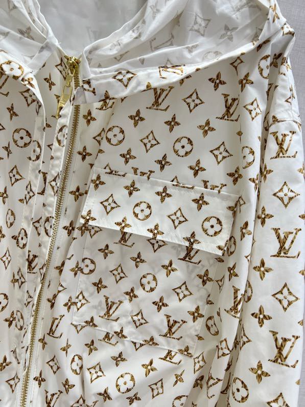 루이비통(LOUIS VUITTON) 2026 S/S 모노그램 후드 크롭 윈드브레이커