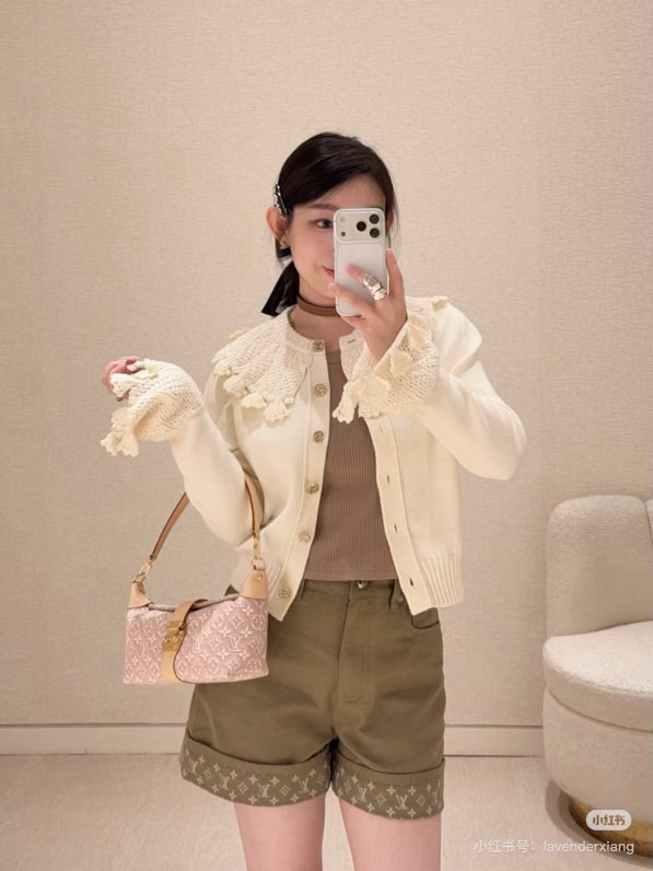 루이비통(LOUIS VUITTON) 2026 얼리 가을 프린지 숄카라 울 캐시미어 크롭 가디건