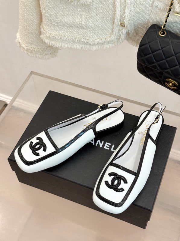 샤넬(CHANEL) 26AB 더블 C 스퀘어토 슬링백 플랫 샌들