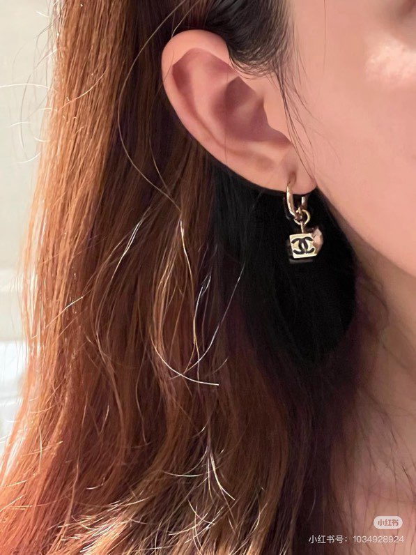 샤넬(CHANEL) 스몰 퀼팅 이어링