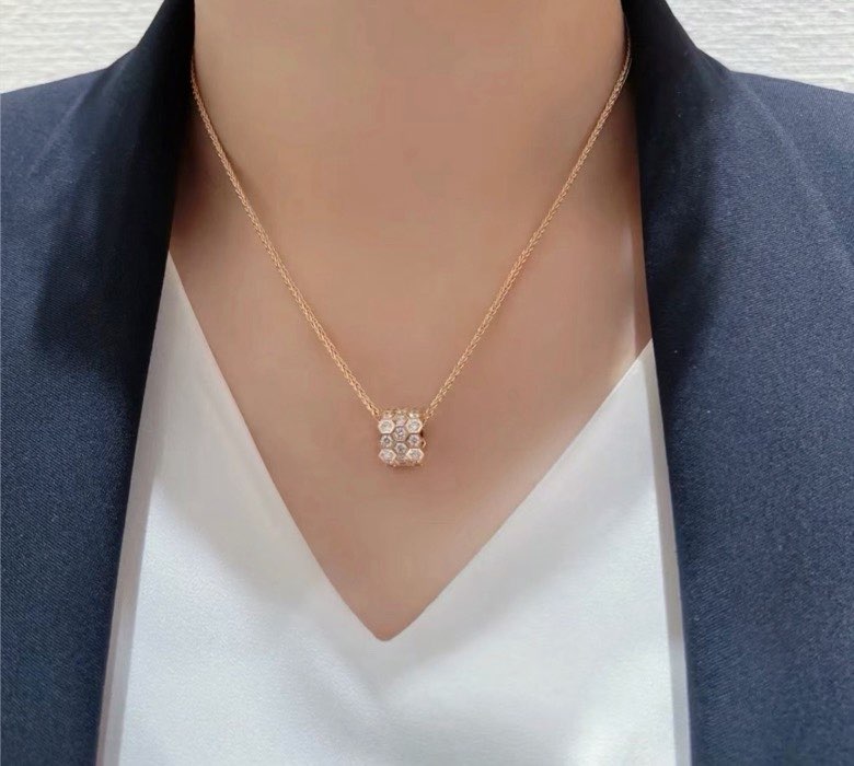 쇼메(Chaumet) Bee My Love 풀큐빅 허니콤 네크리스