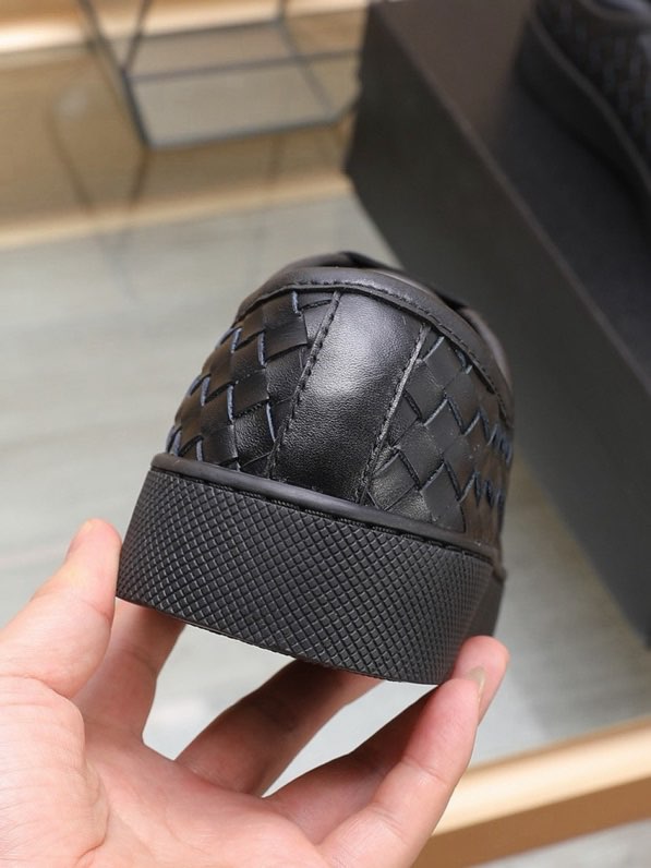 보테가 베네타(BOTTEGA VENETA) 프리미엄 남성 인트레치아토 슬라이드