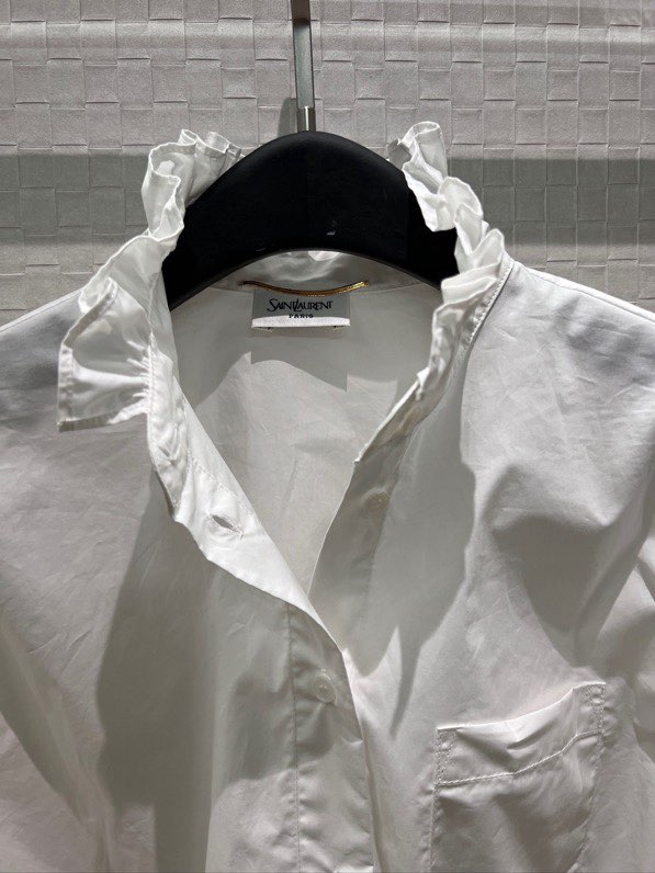 생로랑(Saint Laurent) 2026 Early Fall 프렌치 궁전풍 크롭 블라우스